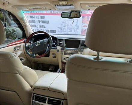 Білий Лексус ЛХ, об'ємом двигуна 5.66 л та пробігом 248 тис. км за 27000 $, фото 18 на Automoto.ua