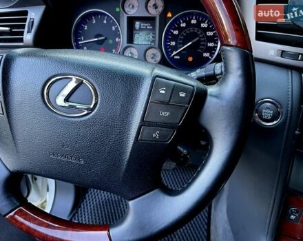 Білий Лексус ЛХ, об'ємом двигуна 5.66 л та пробігом 318 тис. км за 23500 $, фото 29 на Automoto.ua