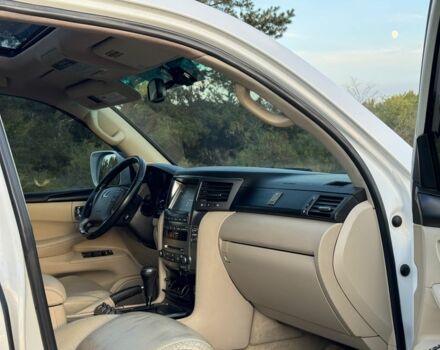 Белый Лексус ЛХ, объемом двигателя 0 л и пробегом 300 тыс. км за 17400 $, фото 5 на Automoto.ua