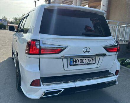 Белый Лексус ЛХ, объемом двигателя 5.66 л и пробегом 270 тыс. км за 33777 $, фото 3 на Automoto.ua