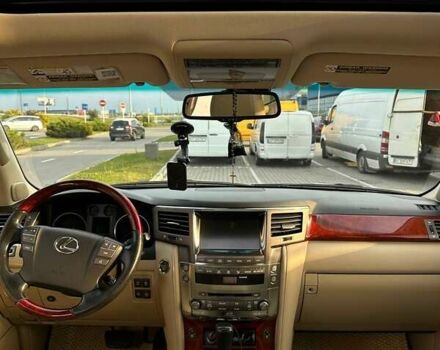 Лексус ЛХ 2008 у Львові на Automoto.ua Білий Лексус ЛХ, об'ємом двигуна 5.66 л та пробігом 298 тис. км за 23600 $, фото 12 на Automoto.ua