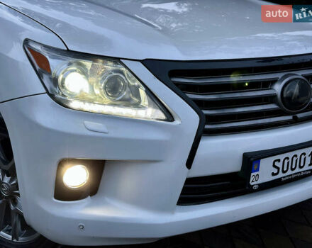 Белый Лексус ЛХ, объемом двигателя 5.7 л и пробегом 307 тыс. км за 20950 $, фото 3 на Automoto.ua