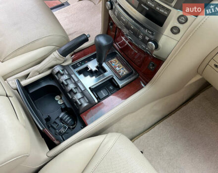 Белый Лексус ЛХ, объемом двигателя 5.66 л и пробегом 157 тыс. км за 29500 $, фото 54 на Automoto.ua