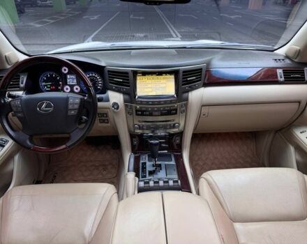 Білий Лексус ЛХ, об'ємом двигуна 5.7 л та пробігом 268 тис. км за 24000 $, фото 4 на Automoto.ua