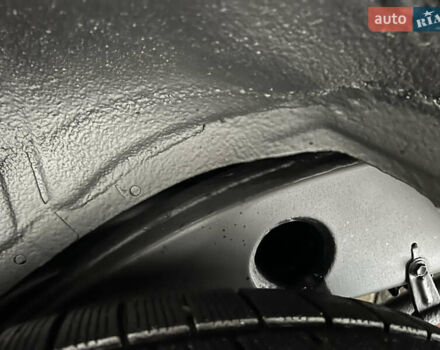 Белый Лексус ЛХ, объемом двигателя 5.66 л и пробегом 157 тыс. км за 29500 $, фото 15 на Automoto.ua