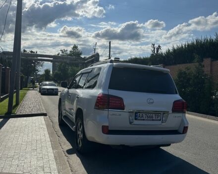 Белый Лексус ЛХ, объемом двигателя 5.7 л и пробегом 340 тыс. км за 16000 $, фото 2 на Automoto.ua