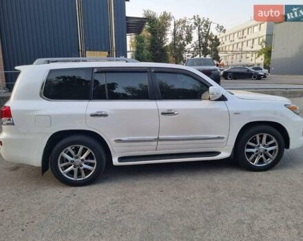 Білий Лексус ЛХ, об'ємом двигуна 5.7 л та пробігом 300 тис. км за 20000 $, фото 1 на Automoto.ua
