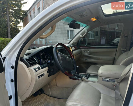 Белый Лексус ЛХ, объемом двигателя 5.66 л и пробегом 270 тыс. км за 23900 $, фото 22 на Automoto.ua