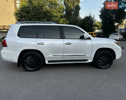 Белый Лексус ЛХ, объемом двигателя 5.66 л и пробегом 270 тыс. км за 23900 $, фото 11 на Automoto.ua