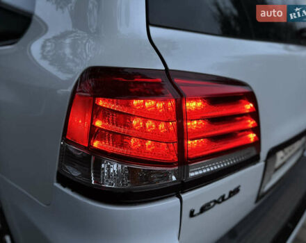 Белый Лексус ЛХ, объемом двигателя 5.7 л и пробегом 307 тыс. км за 20950 $, фото 18 на Automoto.ua