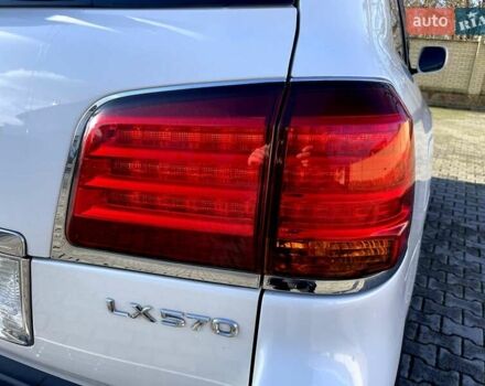 Білий Лексус ЛХ, об'ємом двигуна 5.66 л та пробігом 318 тис. км за 23500 $, фото 12 на Automoto.ua