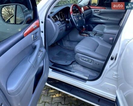 Білий Лексус ЛХ, об'ємом двигуна 5.66 л та пробігом 318 тис. км за 23500 $, фото 22 на Automoto.ua