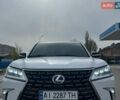 Белый Лексус ЛХ, объемом двигателя 5.7 л и пробегом 215 тыс. км за 27800 $, фото 1 на Automoto.ua