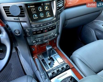 Білий Лексус ЛХ, об'ємом двигуна 5.66 л та пробігом 318 тис. км за 23500 $, фото 31 на Automoto.ua