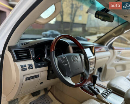 Белый Лексус ЛХ, объемом двигателя 5.66 л и пробегом 299 тыс. км за 22900 $, фото 32 на Automoto.ua
