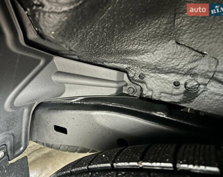 Белый Лексус ЛХ, объемом двигателя 5.66 л и пробегом 157 тыс. км за 29500 $, фото 16 на Automoto.ua