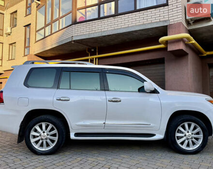 Белый Лексус ЛХ, объемом двигателя 5.66 л и пробегом 299 тыс. км за 22900 $, фото 6 на Automoto.ua