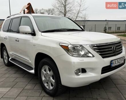 Белый Лексус ЛХ, объемом двигателя 5.66 л и пробегом 206 тыс. км за 25555 $, фото 5 на Automoto.ua