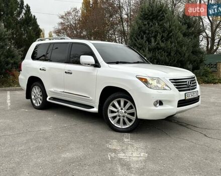 Белый Лексус ЛХ, объемом двигателя 5.66 л и пробегом 186 тыс. км за 24900 $, фото 2 на Automoto.ua