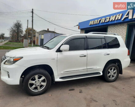 Белый Лексус ЛХ, объемом двигателя 5.66 л и пробегом 348 тыс. км за 16000 $, фото 3 на Automoto.ua