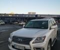 Белый Лексус ЛХ, объемом двигателя 5.66 л и пробегом 289 тыс. км за 21000 $, фото 1 на Automoto.ua