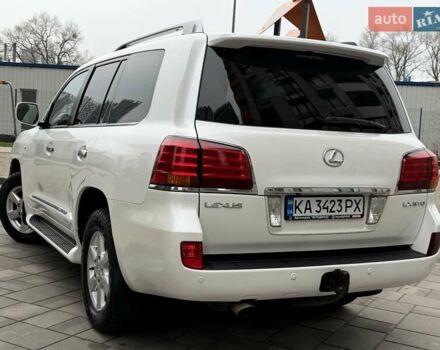 Белый Лексус ЛХ, объемом двигателя 5.66 л и пробегом 206 тыс. км за 25555 $, фото 1 на Automoto.ua