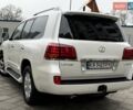 Белый Лексус ЛХ, объемом двигателя 5.66 л и пробегом 206 тыс. км за 25555 $, фото 1 на Automoto.ua