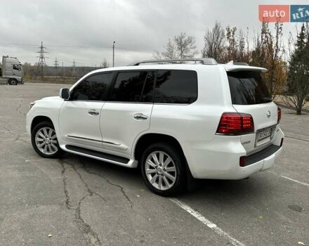 Белый Лексус ЛХ, объемом двигателя 5.66 л и пробегом 186 тыс. км за 24900 $, фото 5 на Automoto.ua