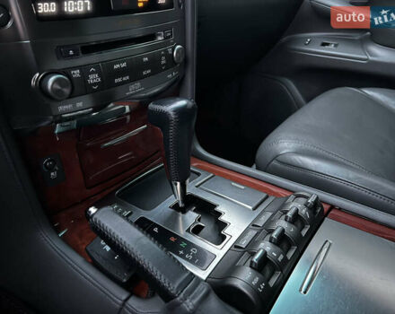 Белый Лексус ЛХ, объемом двигателя 5.7 л и пробегом 197 тыс. км за 25700 $, фото 57 на Automoto.ua