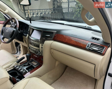 Белый Лексус ЛХ, объемом двигателя 5.66 л и пробегом 157 тыс. км за 29500 $, фото 55 на Automoto.ua