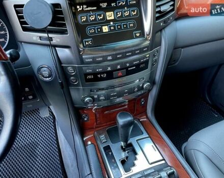 Білий Лексус ЛХ, об'ємом двигуна 5.66 л та пробігом 318 тис. км за 23500 $, фото 28 на Automoto.ua