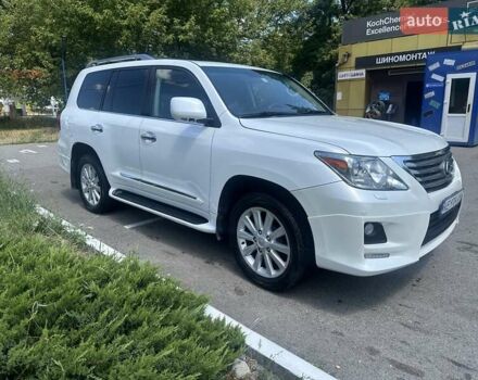 Лексус ЛХ 2008 в Днепре (Днепропетровске) на Automoto.ua Белый Лексус ЛХ, объемом двигателя 5.69 л и пробегом 260 тыс. км за 26000 $, фото 7 на Automoto.ua