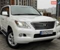 Белый Лексус ЛХ, объемом двигателя 5.66 л и пробегом 206 тыс. км за 25555 $, фото 1 на Automoto.ua