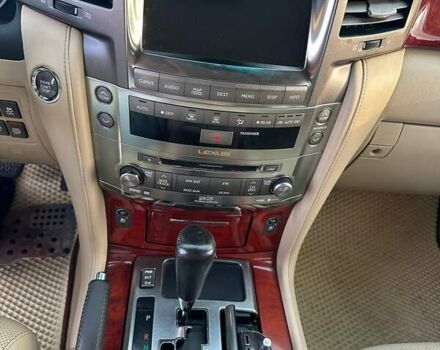 Лексус ЛХ 2008 у Львові на Automoto.ua Білий Лексус ЛХ, об'ємом двигуна 5.66 л та пробігом 298 тис. км за 23600 $, фото 9 на Automoto.ua