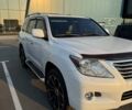 Белый Лексус ЛХ, объемом двигателя 5.66 л и пробегом 265 тыс. км за 31000 $, фото 1 на Automoto.ua