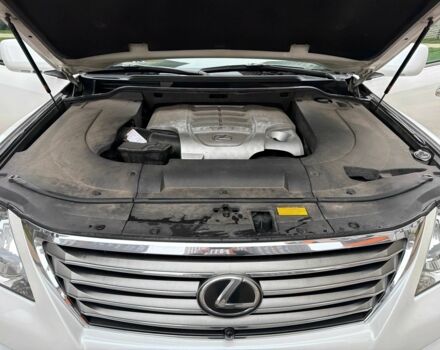 Білий Лексус ЛХ, об'ємом двигуна 5.7 л та пробігом 206 тис. км за 25555 $, фото 23 на Automoto.ua