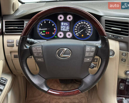 Білий Лексус ЛХ, об'ємом двигуна 5.7 л та пробігом 268 тис. км за 24000 $, фото 19 на Automoto.ua