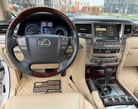 Білий Лексус ЛХ, об'ємом двигуна 5.7 л та пробігом 206 тис. км за 25555 $, фото 19 на Automoto.ua