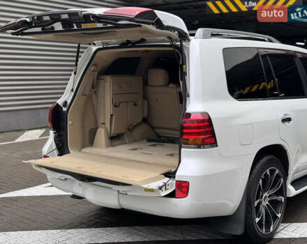 Білий Лексус ЛХ, об'ємом двигуна 5.7 л та пробігом 268 тис. км за 24000 $, фото 14 на Automoto.ua