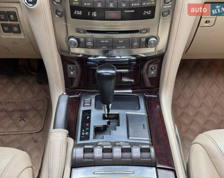 Білий Лексус ЛХ, об'ємом двигуна 5.7 л та пробігом 268 тис. км за 24000 $, фото 25 на Automoto.ua