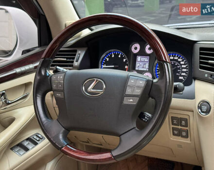 Білий Лексус ЛХ, об'ємом двигуна 5.7 л та пробігом 268 тис. км за 24000 $, фото 26 на Automoto.ua