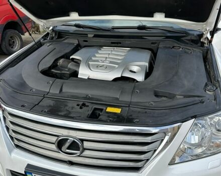Білий Лексус ЛХ, об'ємом двигуна 5.7 л та пробігом 212 тис. км за 25000 $, фото 7 на Automoto.ua