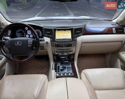 Білий Лексус ЛХ, об'ємом двигуна 5.7 л та пробігом 268 тис. км за 24000 $, фото 17 на Automoto.ua