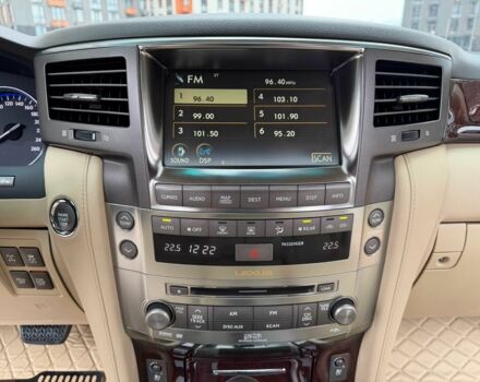 Білий Лексус ЛХ, об'ємом двигуна 5.7 л та пробігом 206 тис. км за 25555 $, фото 18 на Automoto.ua