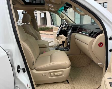 Білий Лексус ЛХ, об'ємом двигуна 5.7 л та пробігом 206 тис. км за 25555 $, фото 15 на Automoto.ua