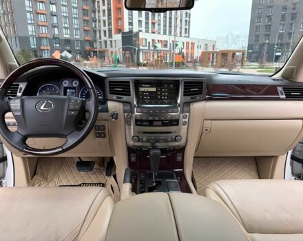 Білий Лексус ЛХ, об'ємом двигуна 5.7 л та пробігом 206 тис. км за 25555 $, фото 17 на Automoto.ua