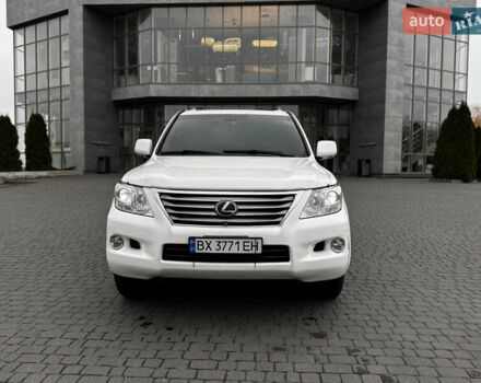 Белый Лексус ЛХ, объемом двигателя 5.66 л и пробегом 287 тыс. км за 28900 $, фото 1 на Automoto.ua