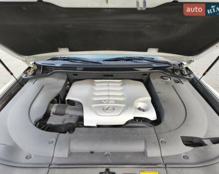 Белый Лексус ЛХ, объемом двигателя 5.66 л и пробегом 208 тыс. км за 25500 $, фото 26 на Automoto.ua