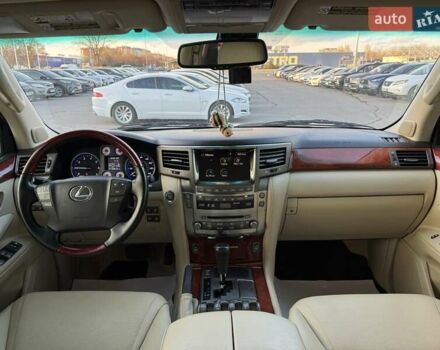 Білий Лексус ЛХ, об'ємом двигуна 5.66 л та пробігом 208 тис. км за 24500 $, фото 16 на Automoto.ua