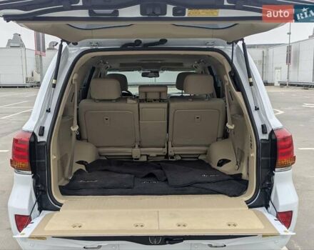 Белый Лексус ЛХ, объемом двигателя 5.7 л и пробегом 260 тыс. км за 24000 $, фото 23 на Automoto.ua